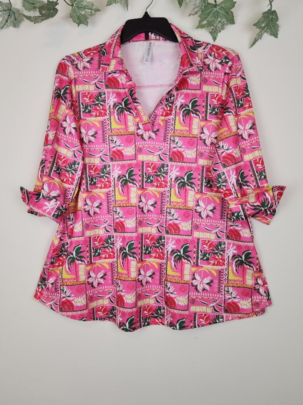 Dear Scarlett Women's Size XL Pink Multi Tropical Print Stretch Collared Top